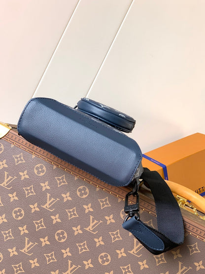 DUO CROSSBAG BAG 42 IN BLUE AND WHITE MONOGRAM SHADOW COWHIDE