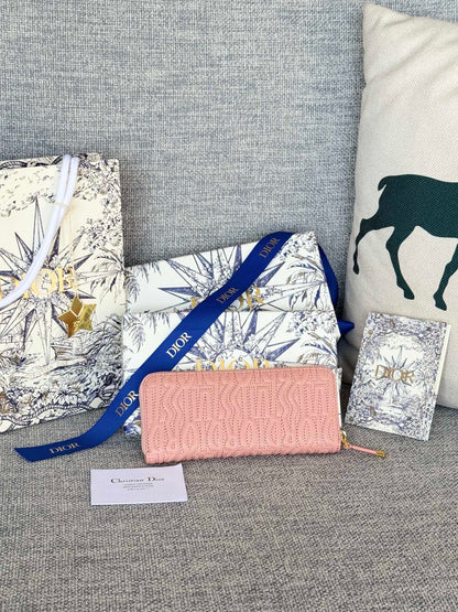 VERTICAL LONG ZIP WALLET 20 IN BABY PINK QUILTED ALLOVER CALFSKIN