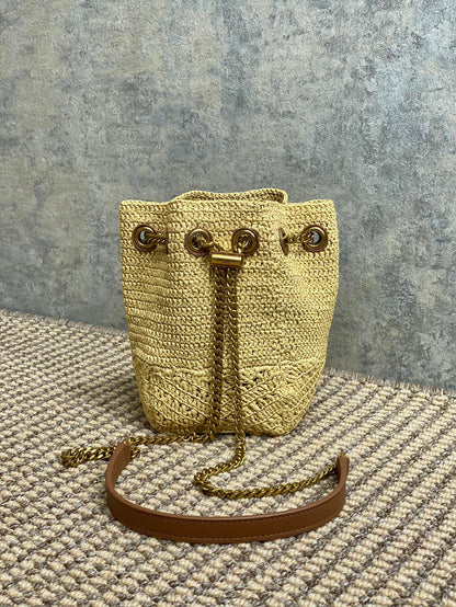DRAWSTRING BUCKET BAG 19 IN BEIGE WOVEN RAFFIA AND CALFSKIN