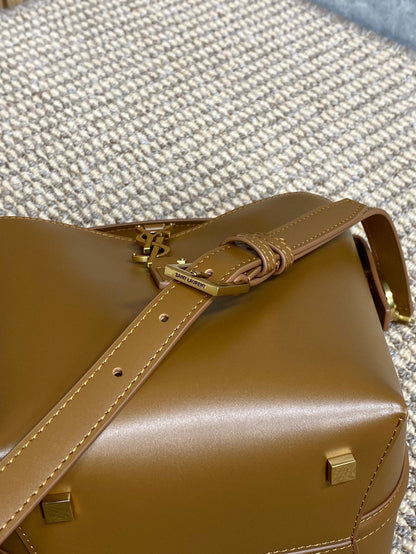 LE 37 SMALL BUCKET BAG 20 IN TORTILLA BROWN CALFSKIN GOLD HARDWARE