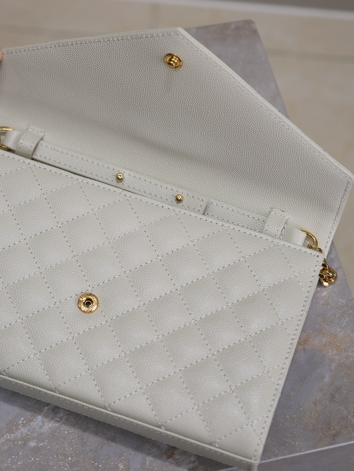 ENVELOPE CHAIN BAG 22 IN LIGHT GRAY LAMBSKIN GOLD HARDWARE