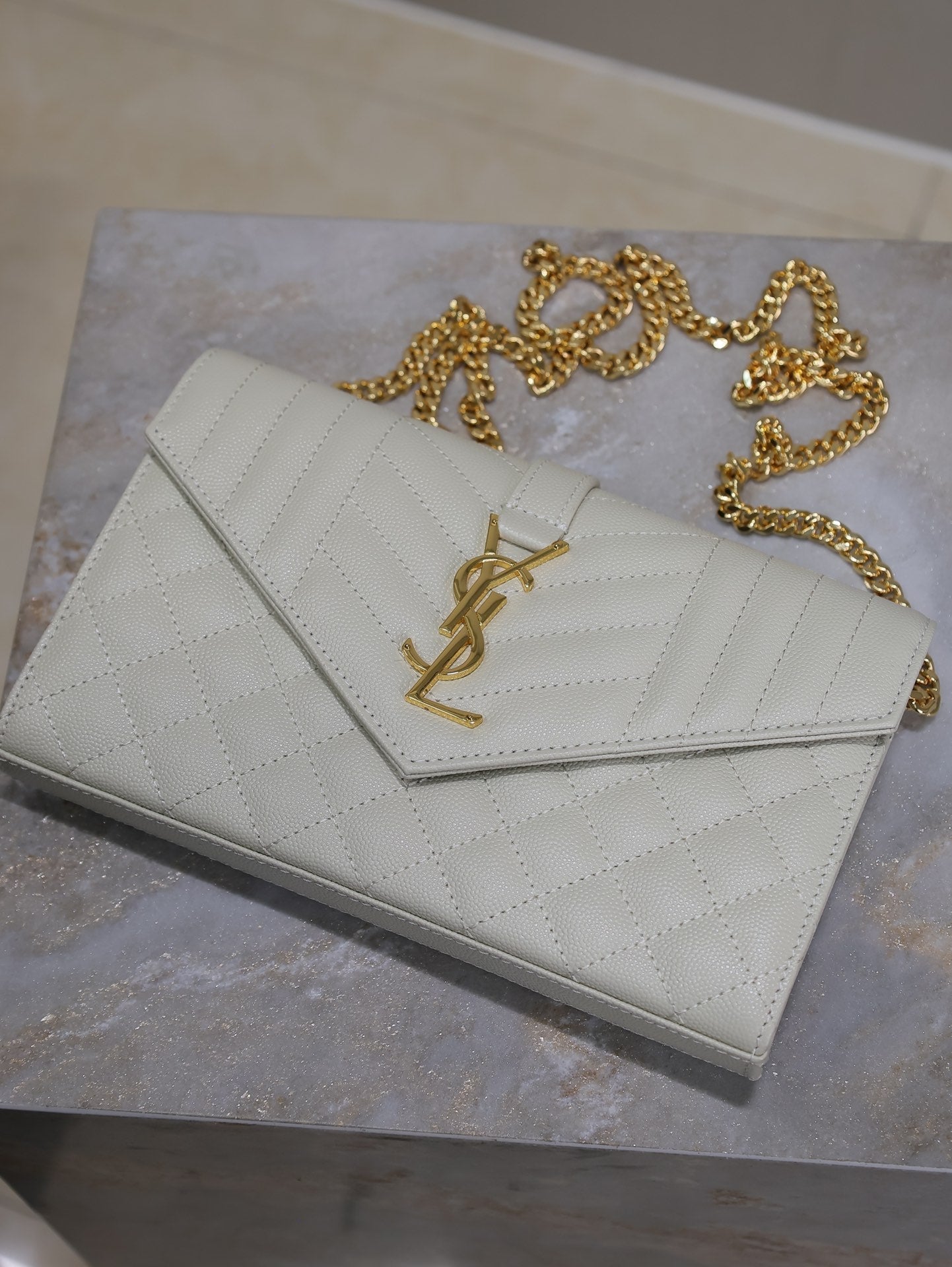 ENVELOPE CHAIN BAG 22 IN LIGHT GRAY LAMBSKIN GOLD HARDWARE