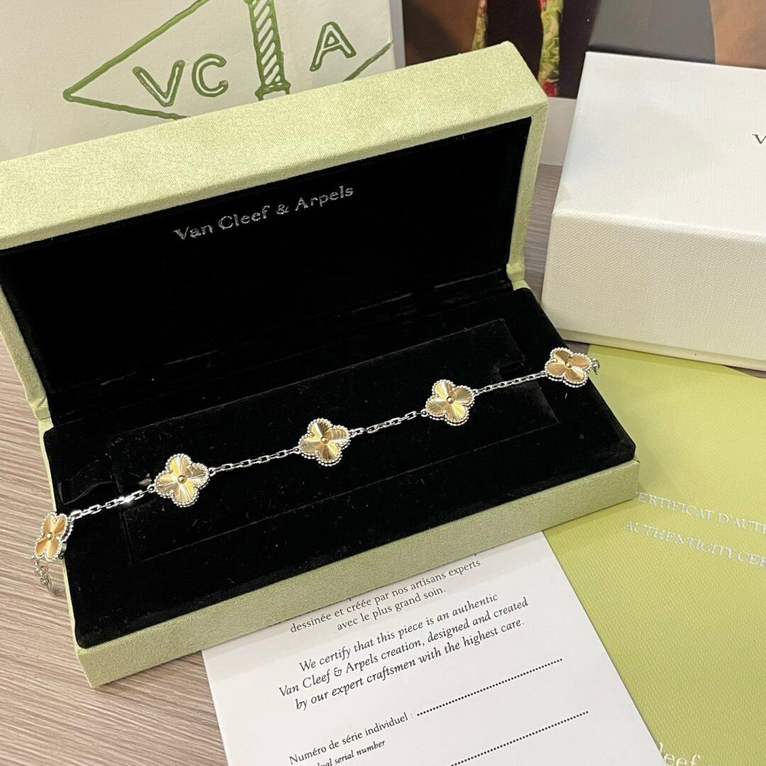 [AURORA]CLOVER  5 MOTIFS  CHRISTMAS LIMITED EDITION BRACELET