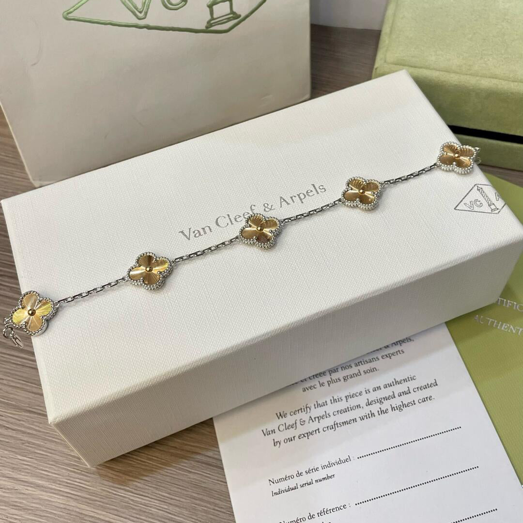 [AURORA]CLOVER  5 MOTIFS  CHRISTMAS LIMITED EDITION BRACELET
