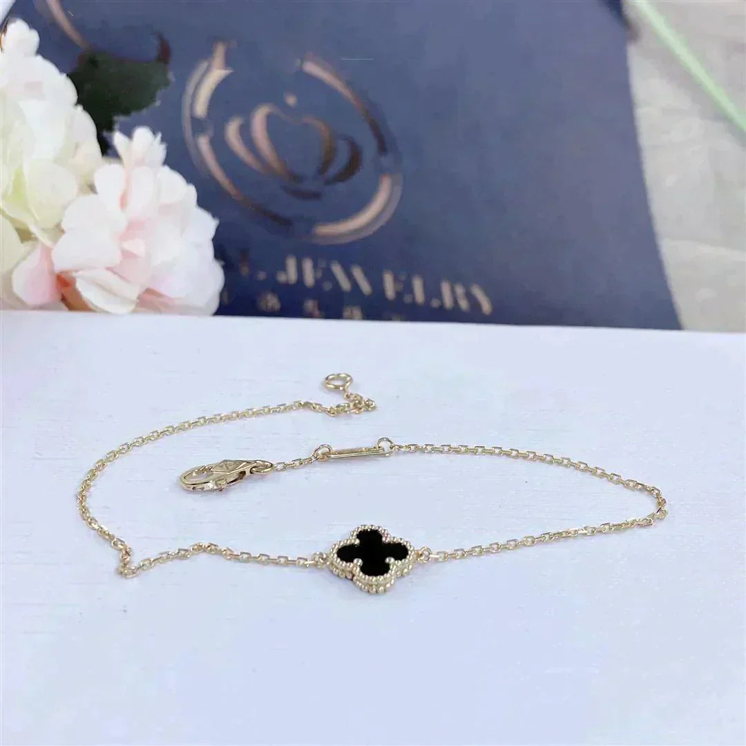 [AURORA]CLOVER ONYX SINGLE FLOWER BRACELET