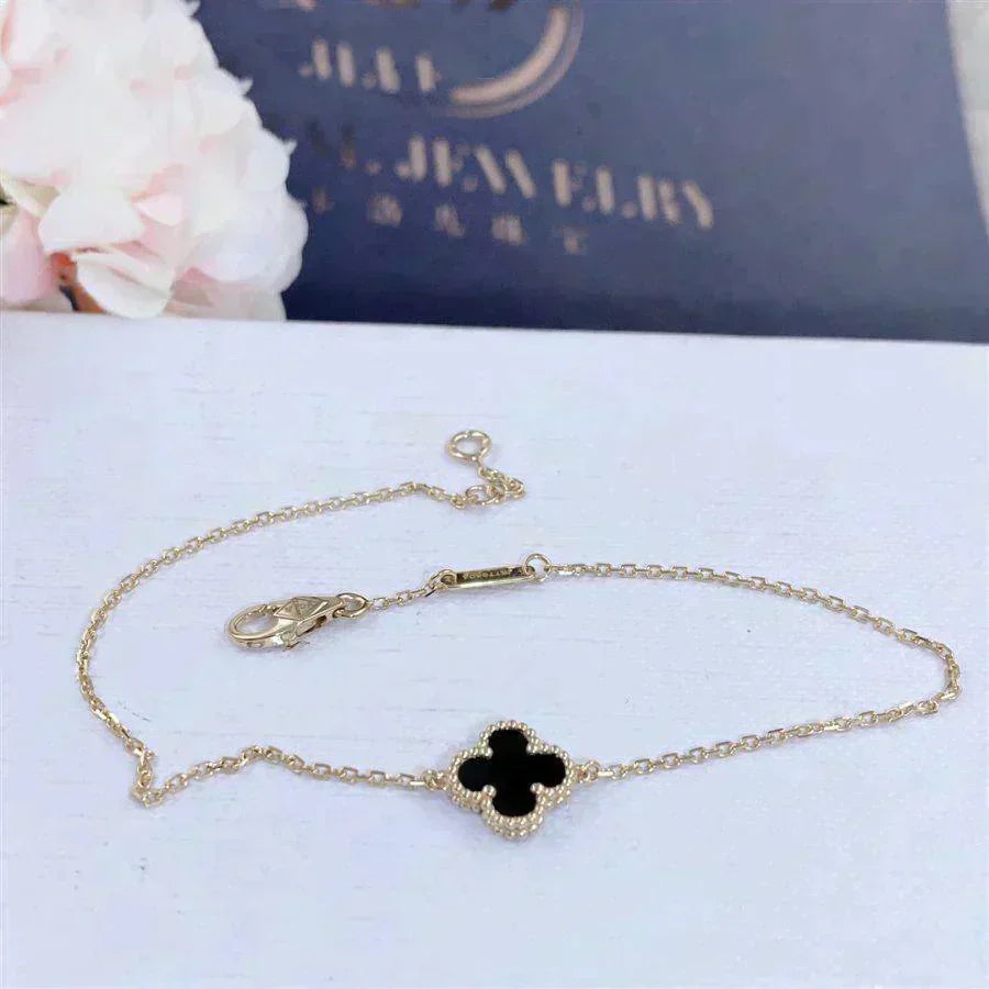 [AURORA]CLOVER ONYX SINGLE FLOWER BRACELET