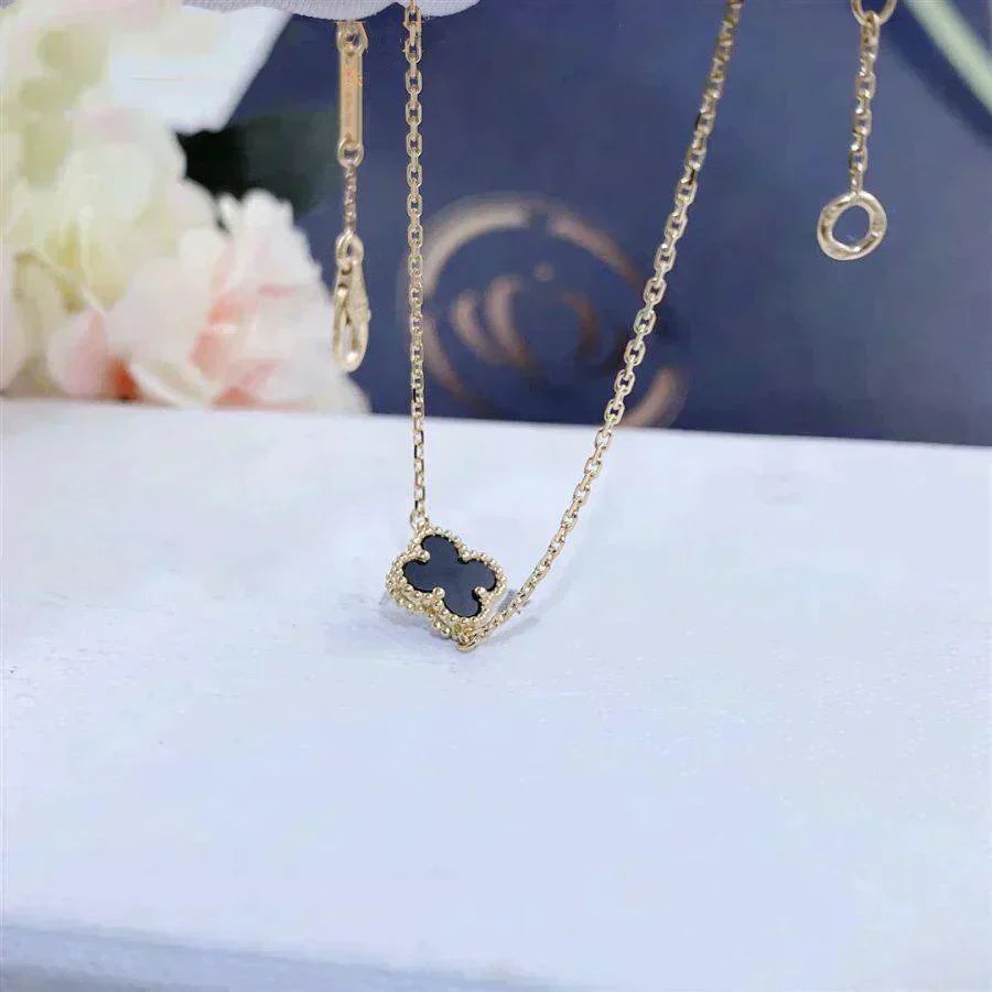 [AURORA]CLOVER ONYX SINGLE FLOWER BRACELET