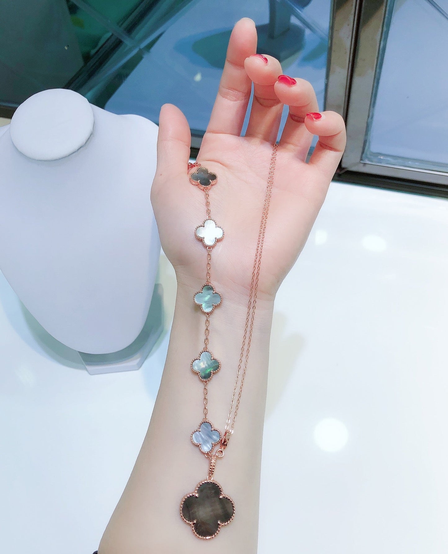 [basloveJW]Kombiniertes Armband mit 5 Motiven und Halskette Dark Perlmutt Roségold