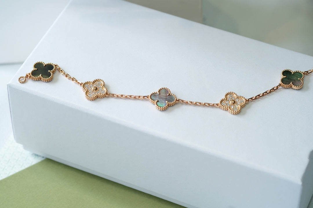 [basloveJW] Armband aus Roségold mit Kleeblatt-Motiven und Diamanten 