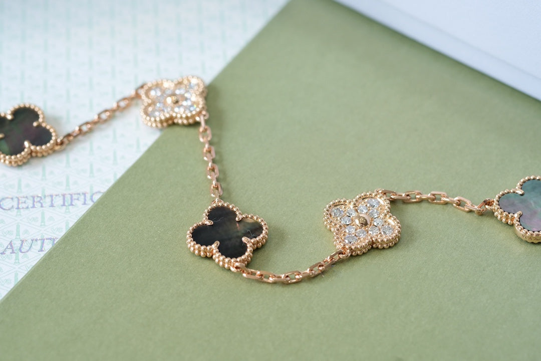 [basloveJW] Armband aus Roségold mit Kleeblatt-Motiven und Diamanten 